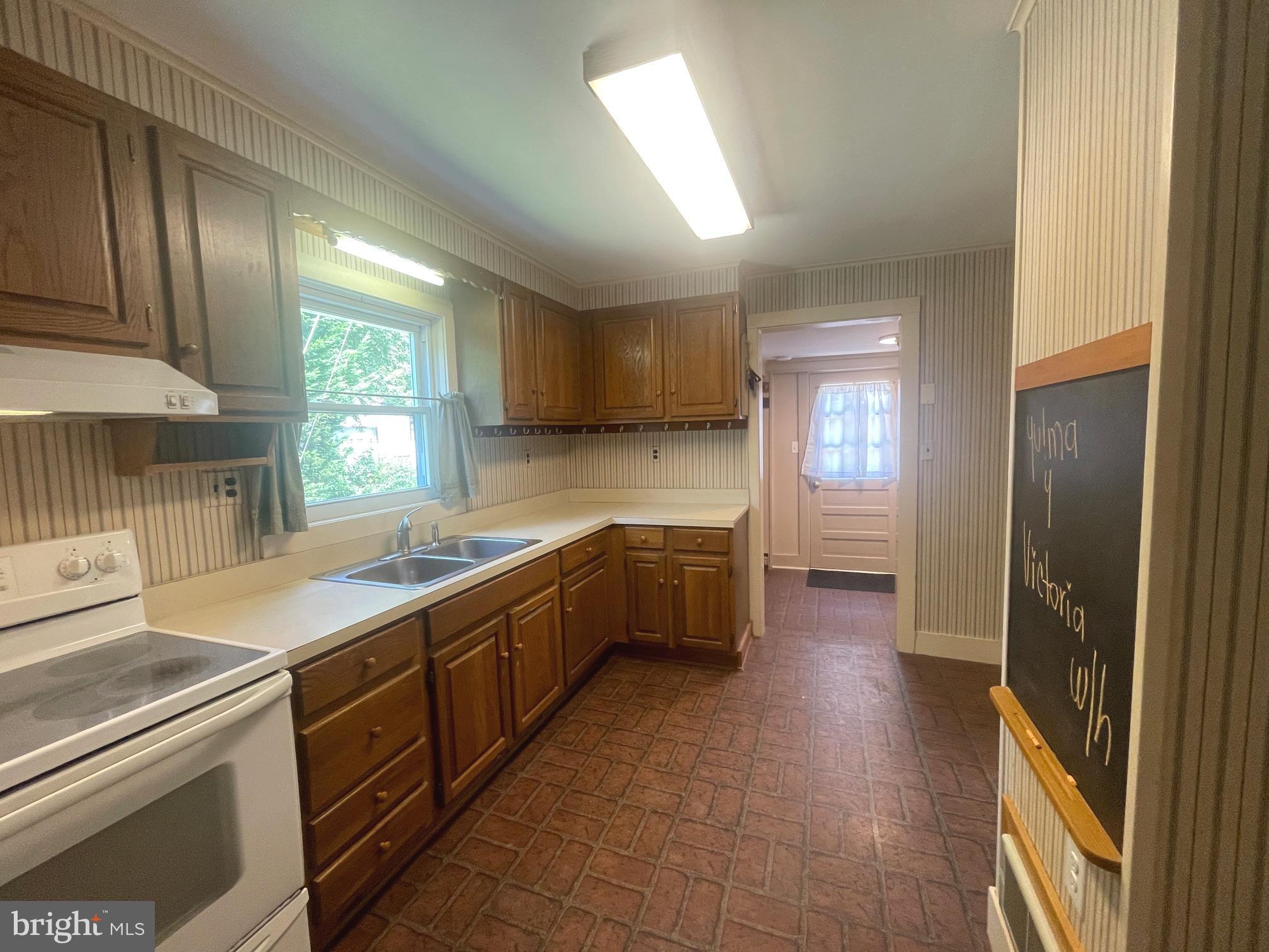 22349 COOPER LANE