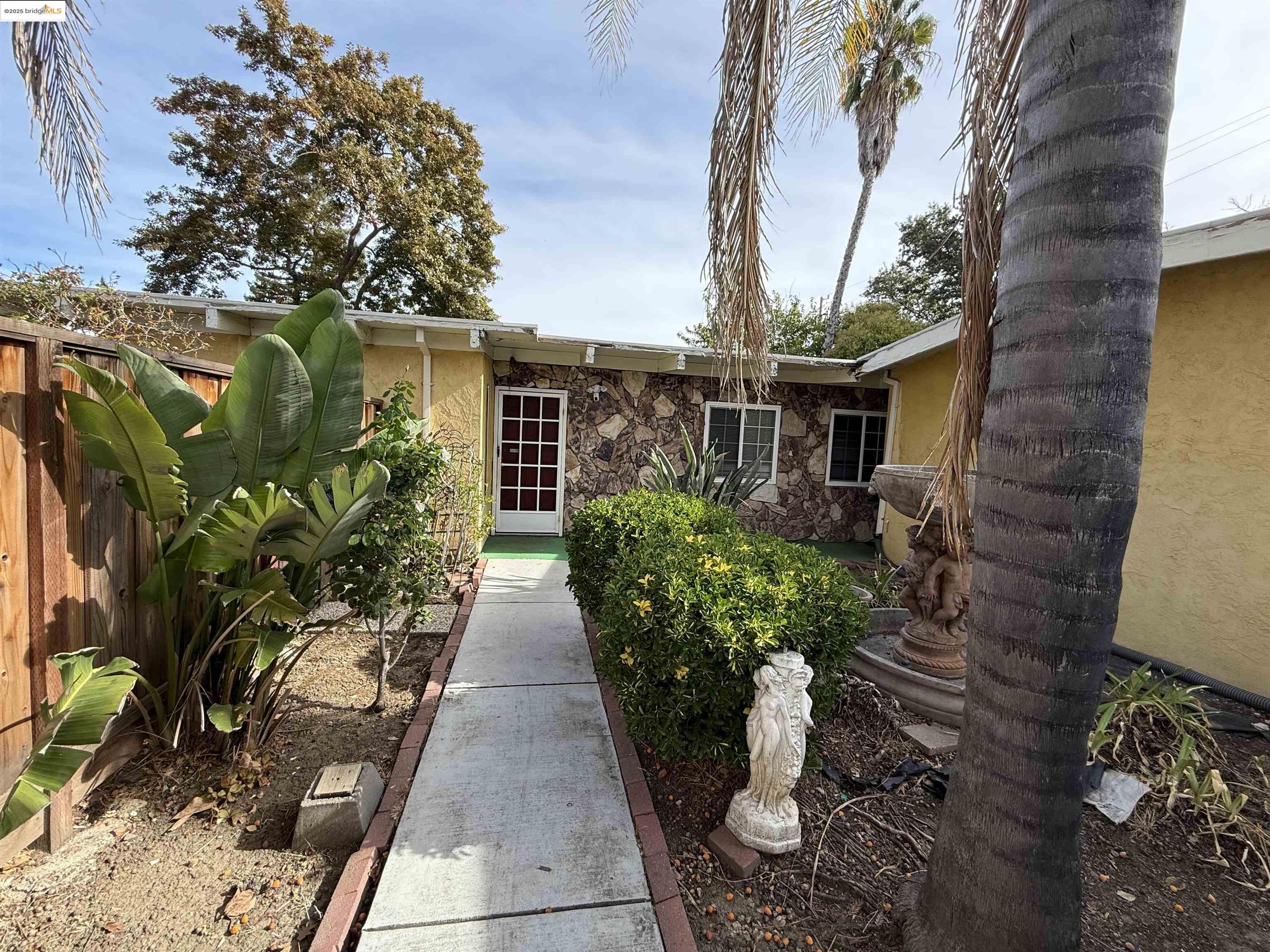 1735 David Ave, Concord