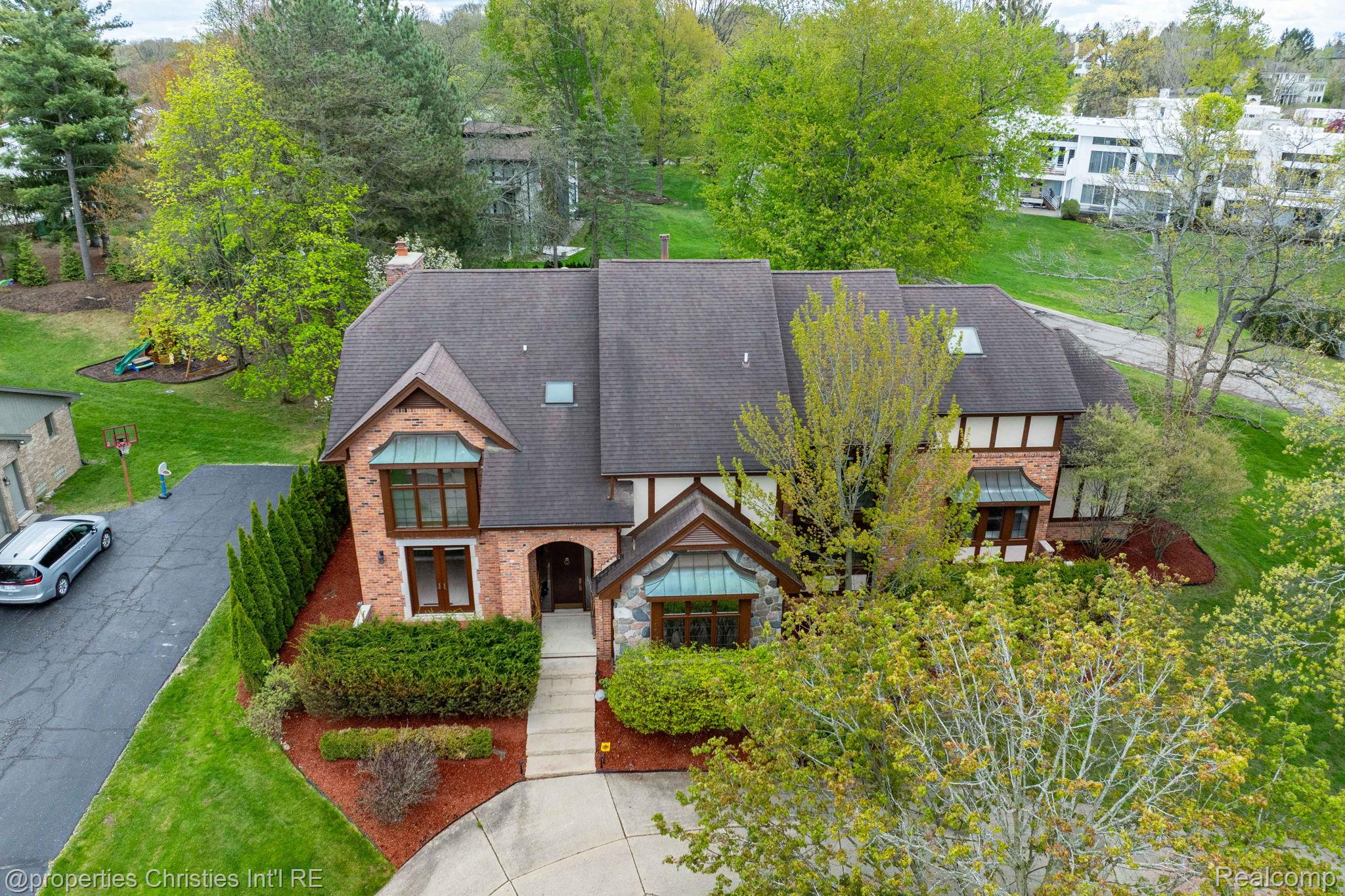 1743 Beechwood Way