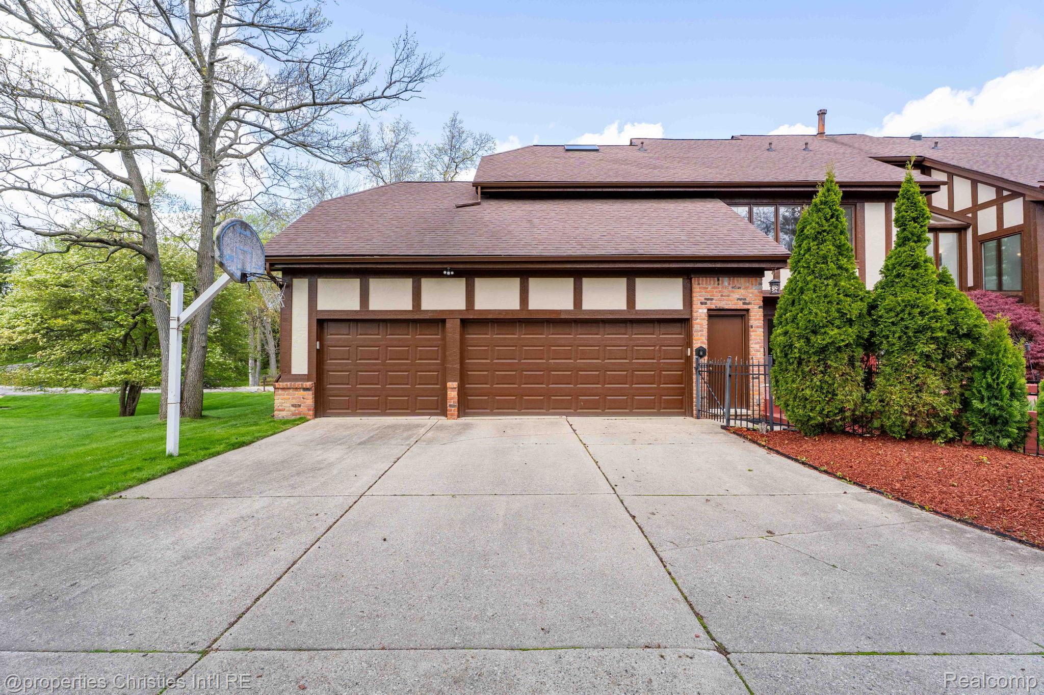 1743 Beechwood Way