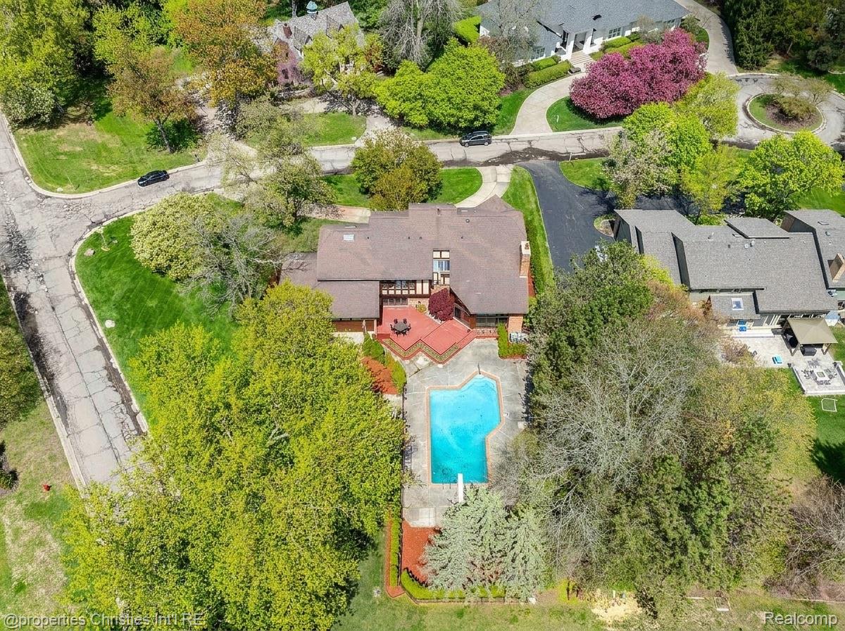 1743 Beechwood Way