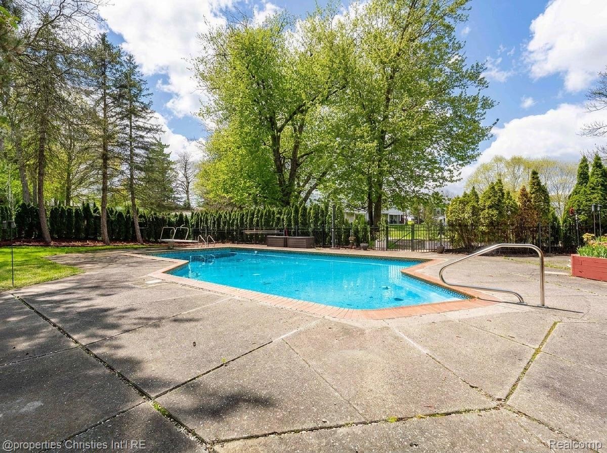 1743 Beechwood Way