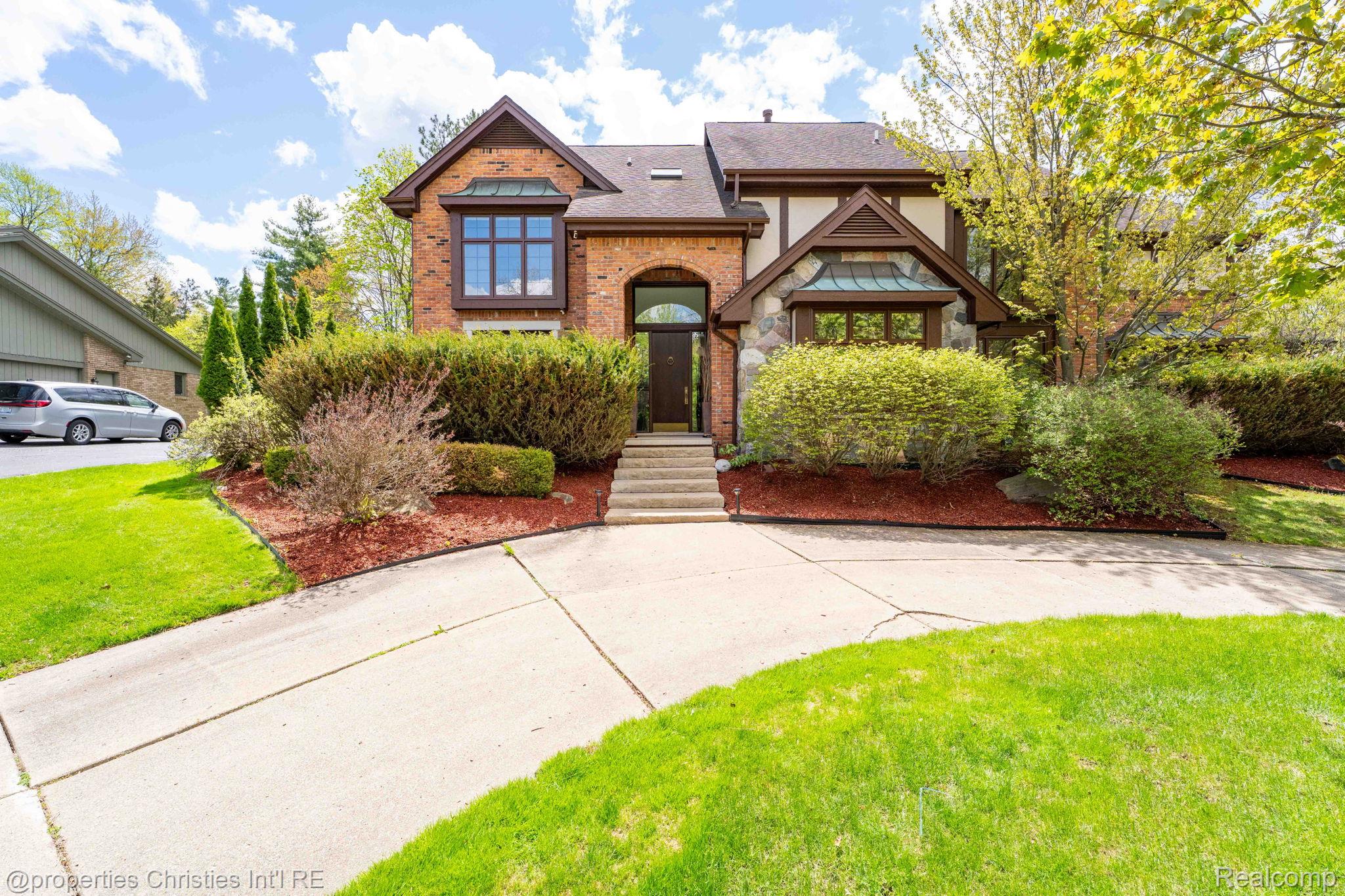 1743 Beechwood Way