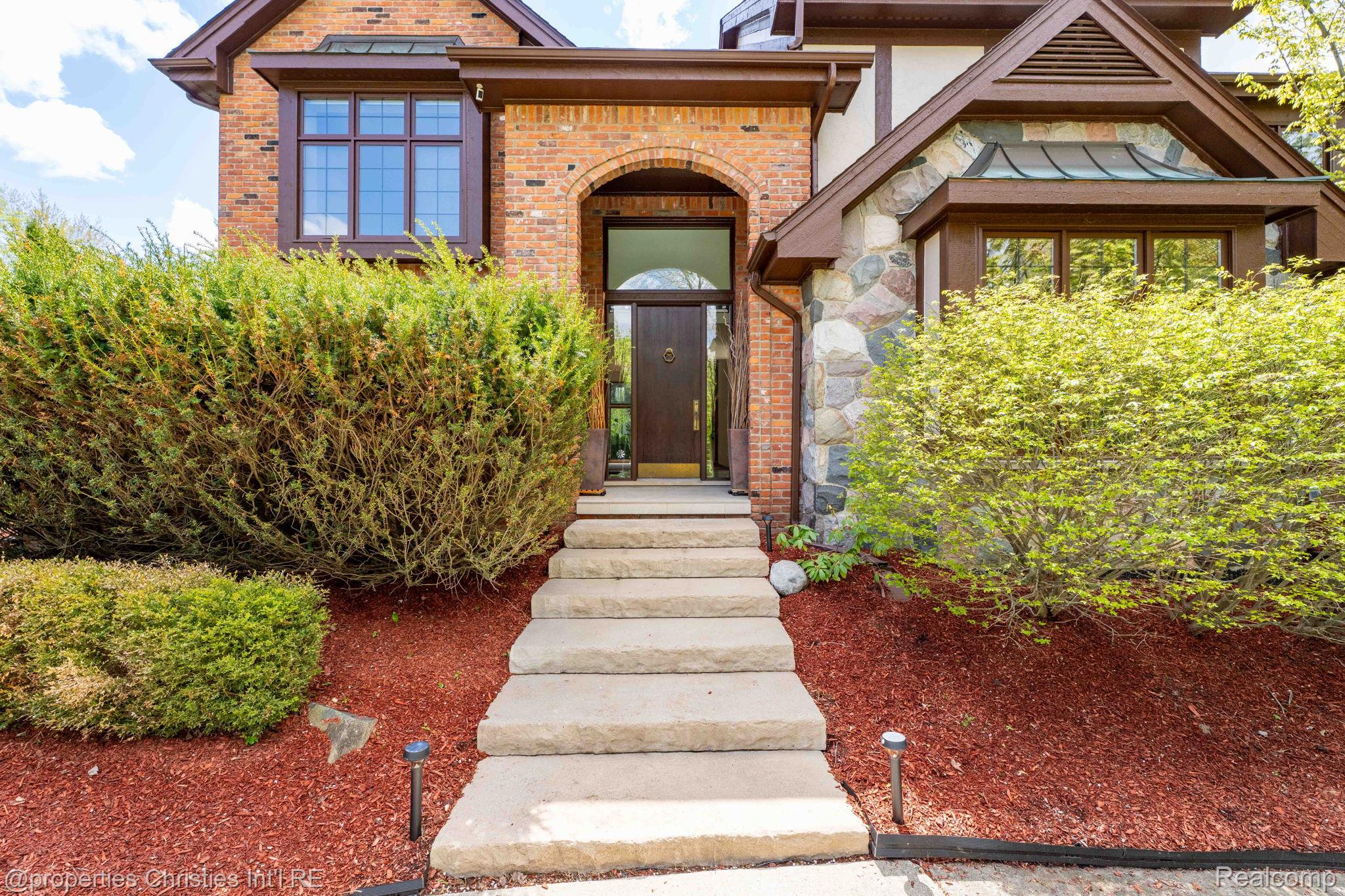 1743 Beechwood Way
