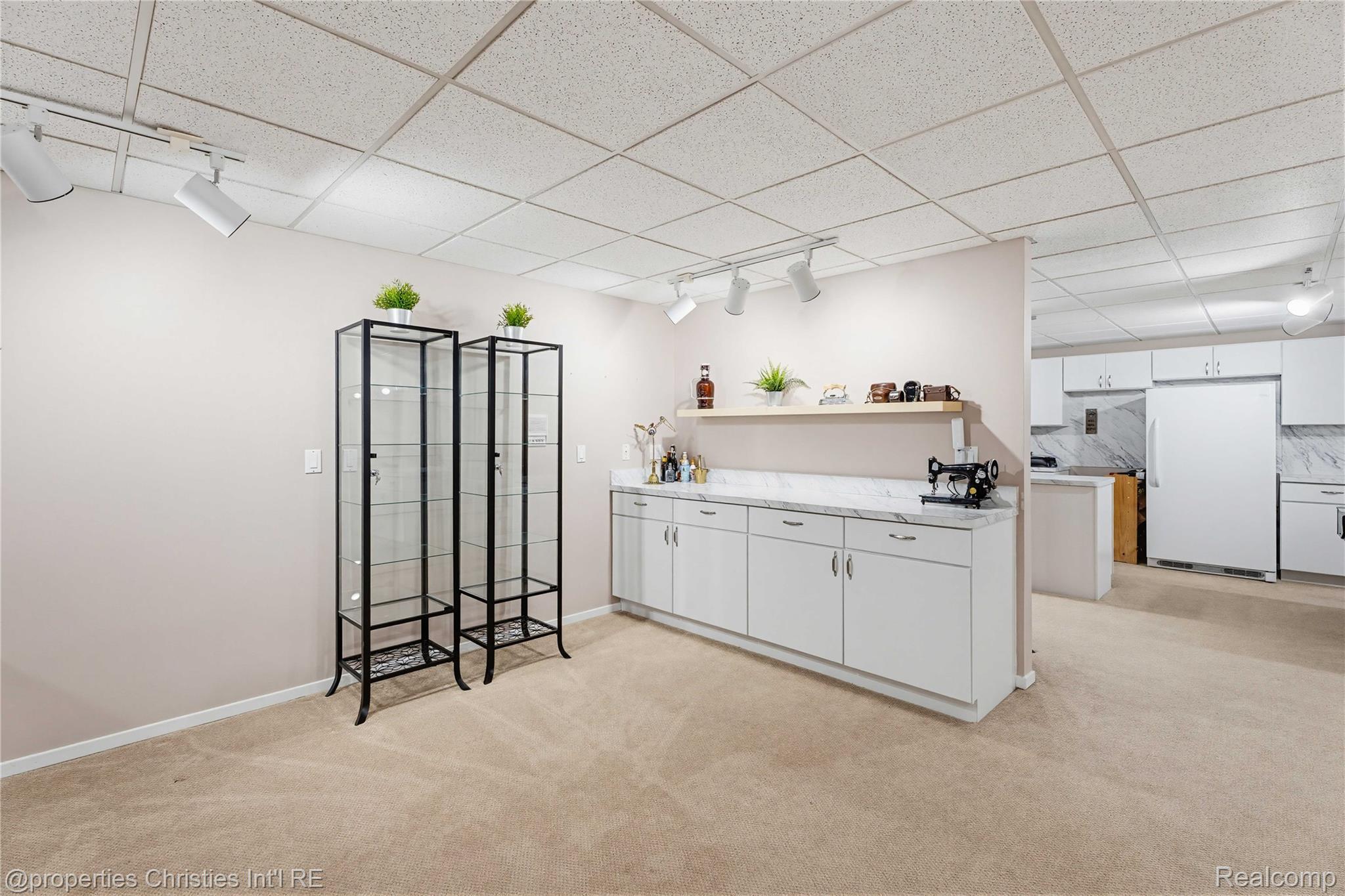 1743 Beechwood Way