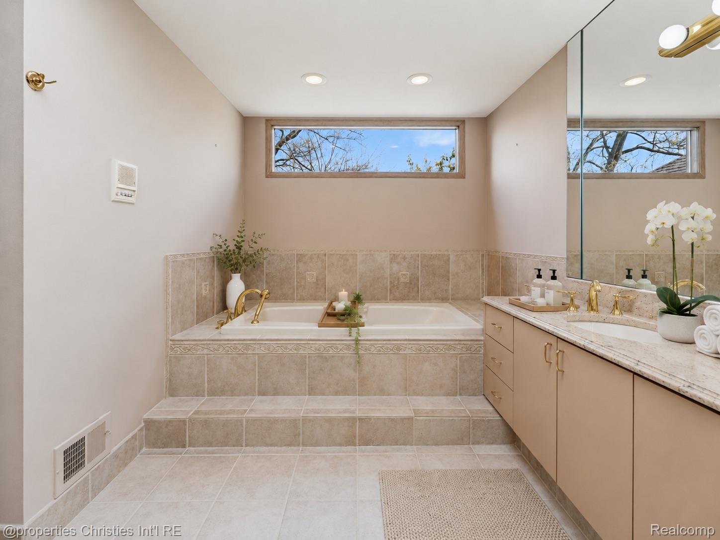 1743 Beechwood Way