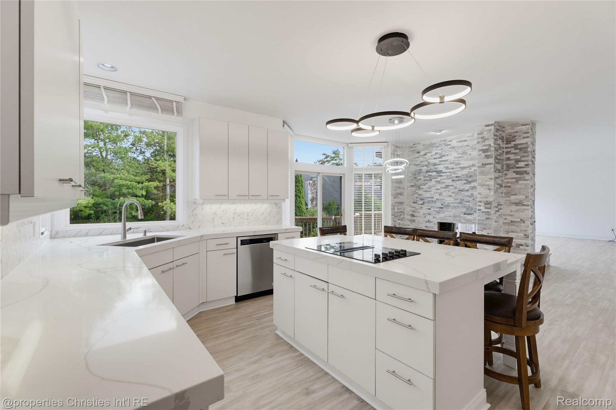 4802 Panorama Circle
