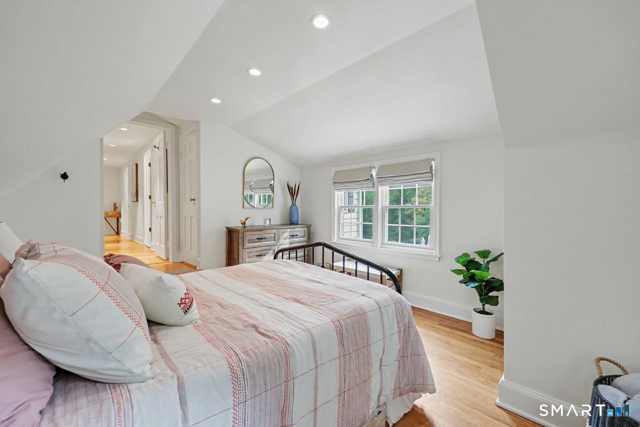 211 Laurel Road