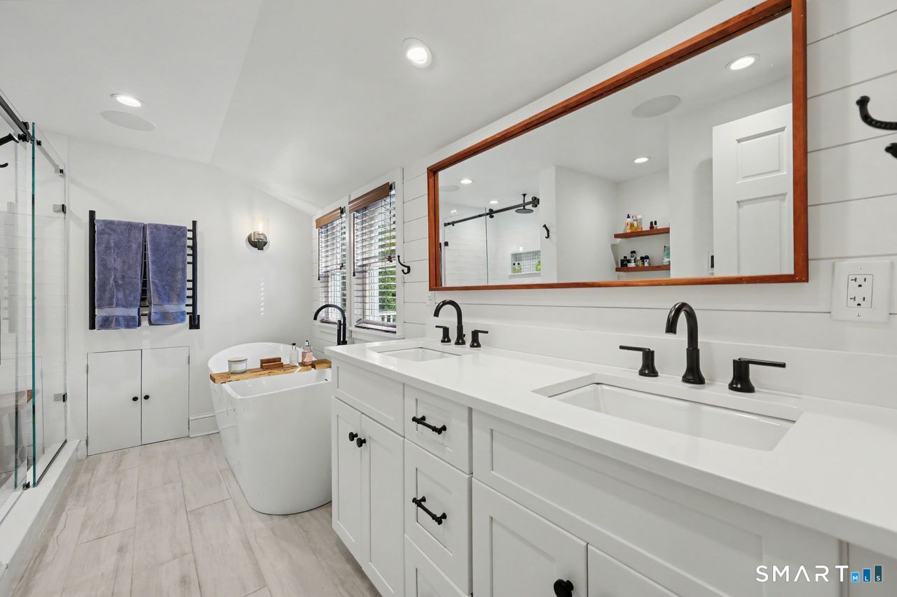 211 Laurel Road