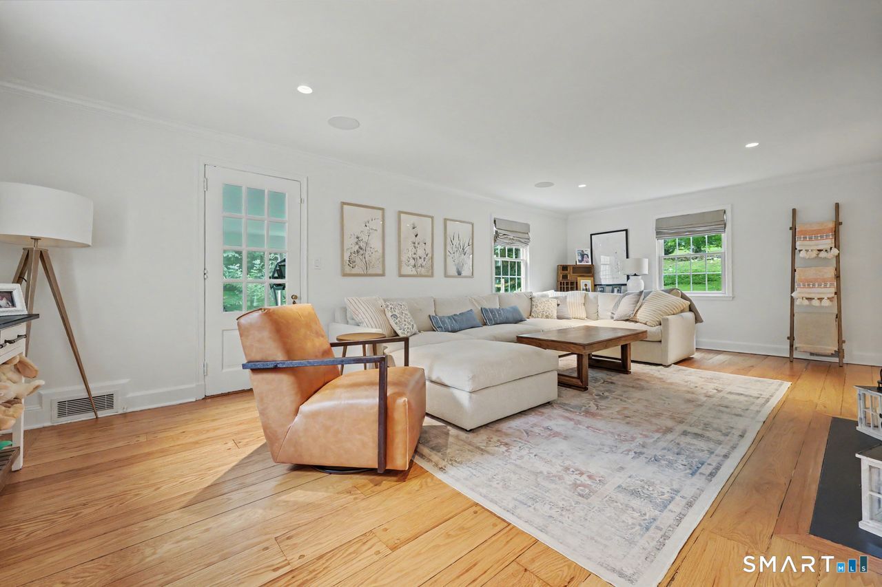211 Laurel Road