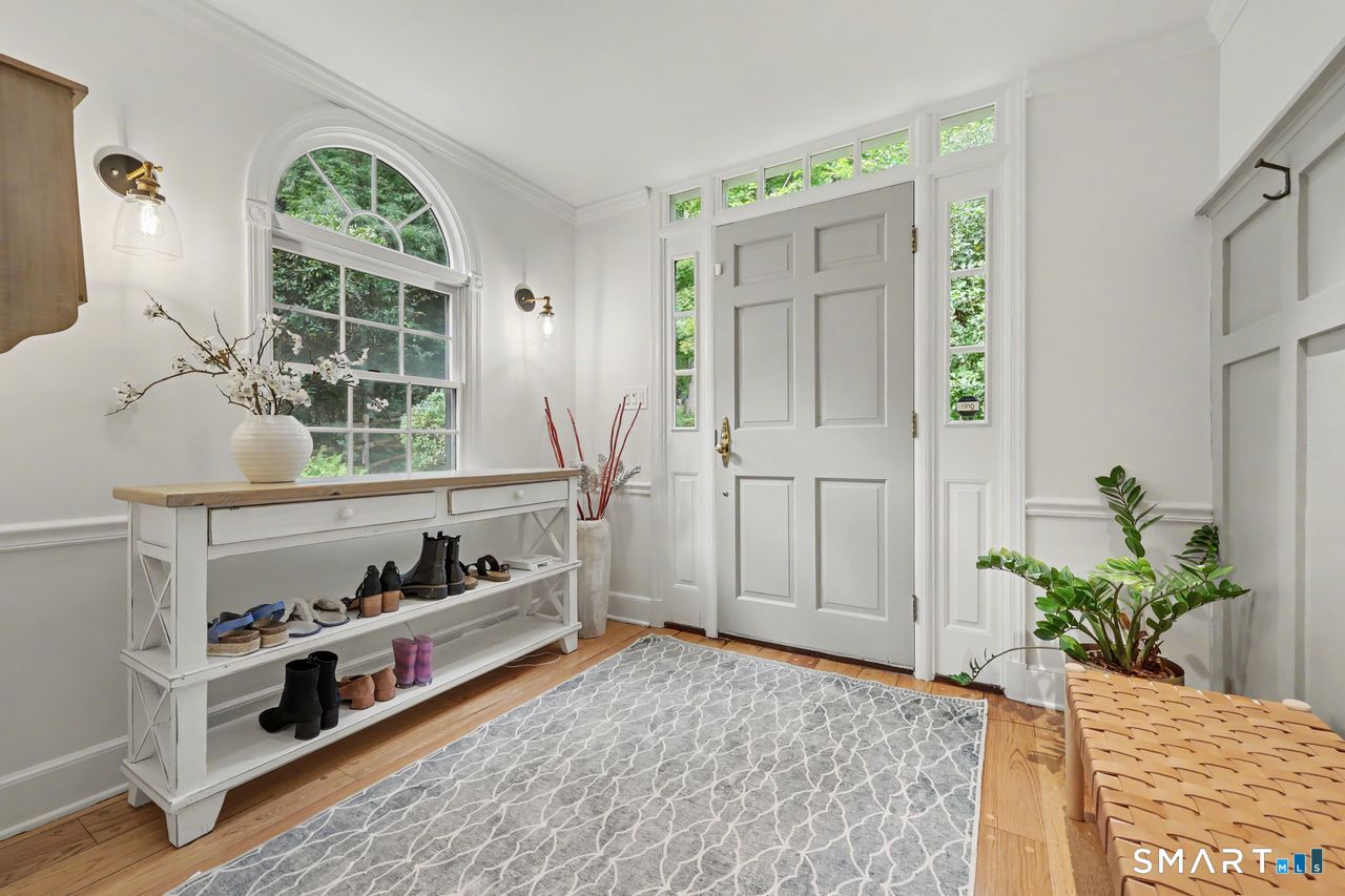 211 Laurel Road