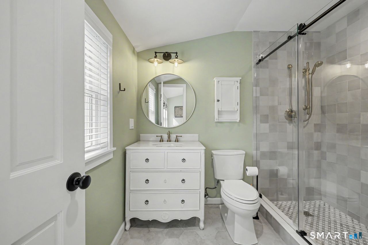 211 Laurel Road