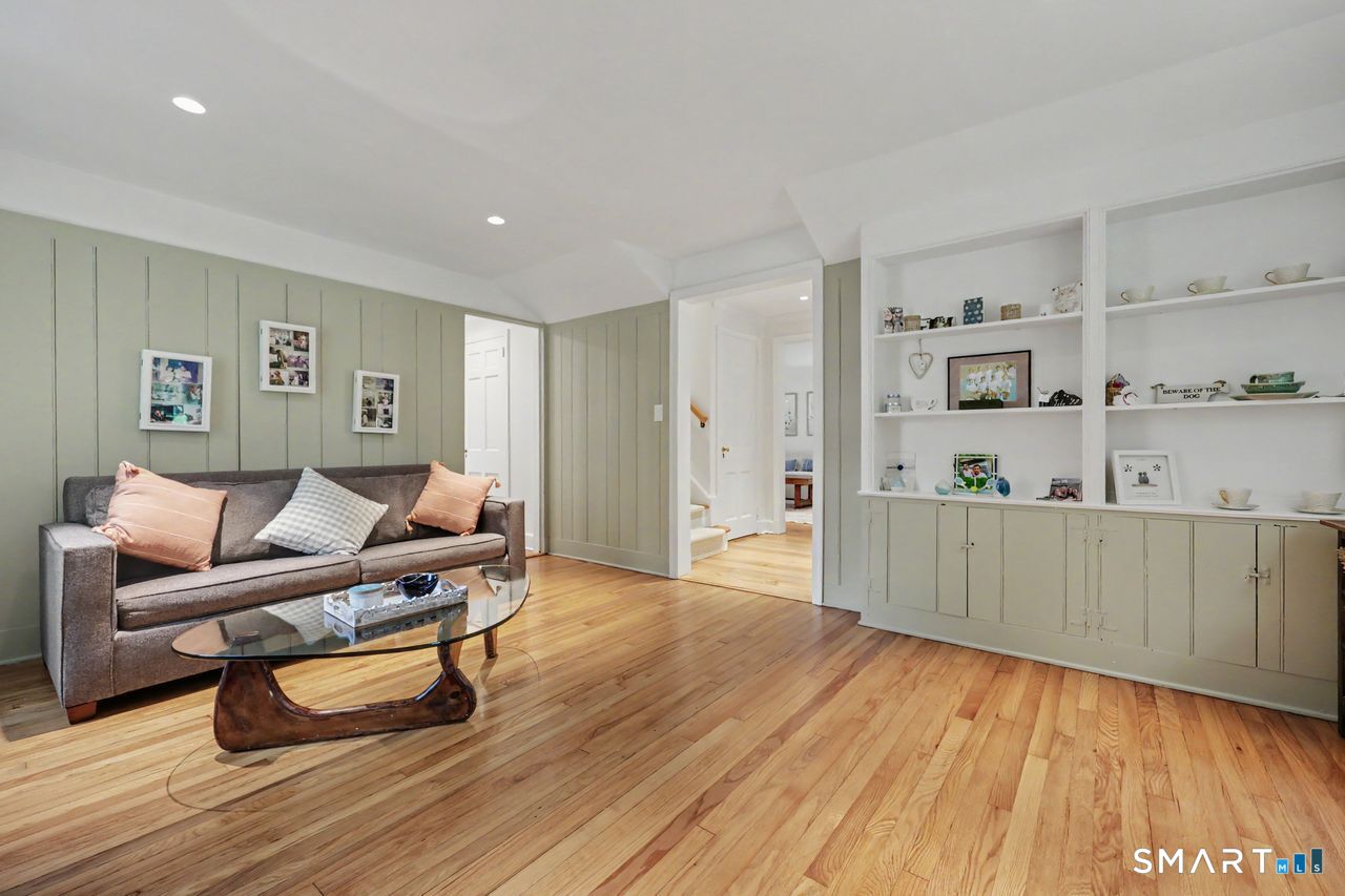 211 Laurel Road