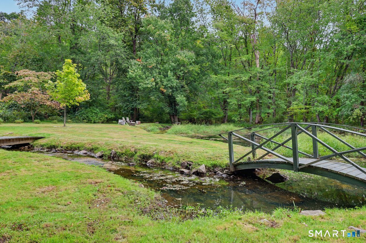 211 Laurel Road