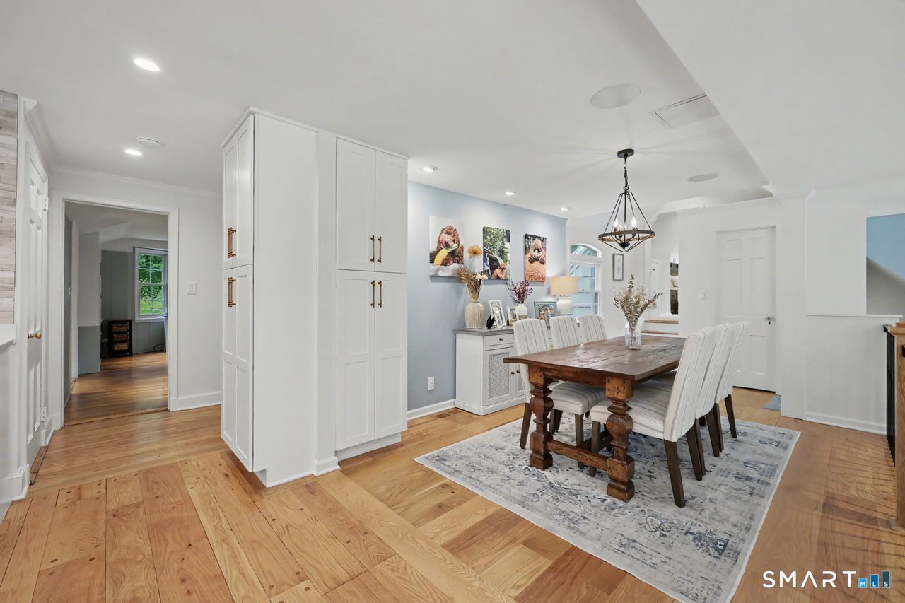211 Laurel Road
