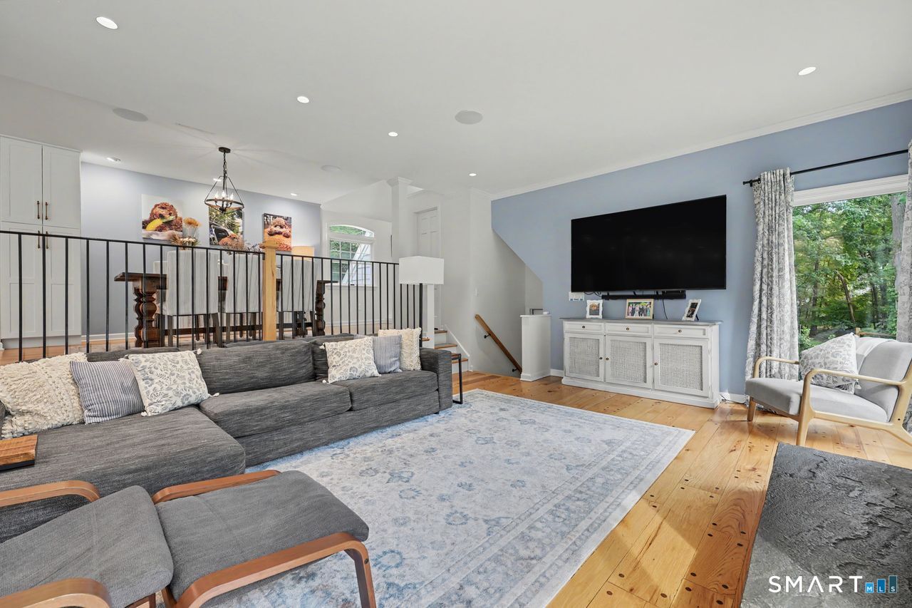 211 Laurel Road