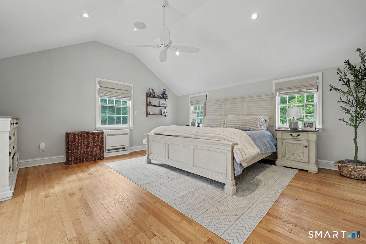 211 Laurel Road