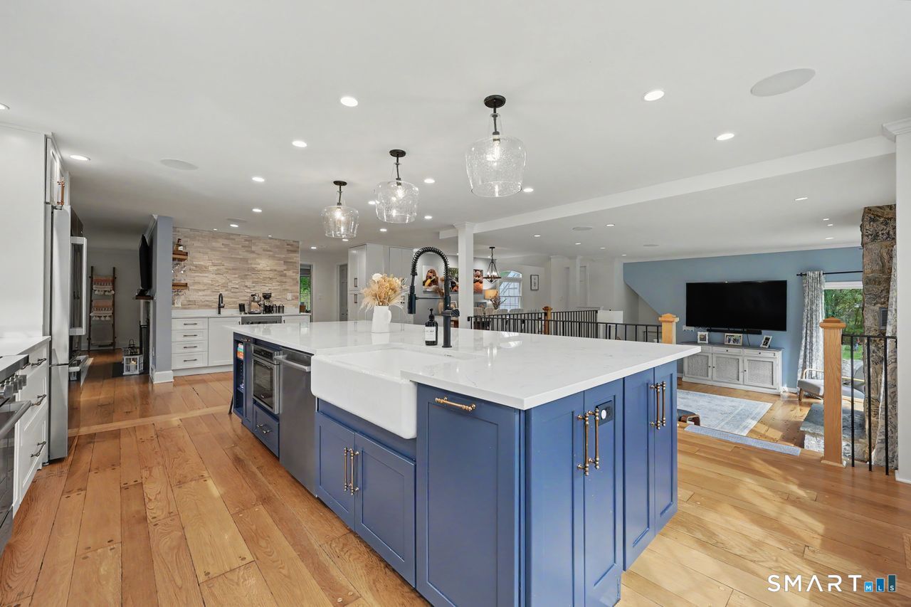 211 Laurel Road
