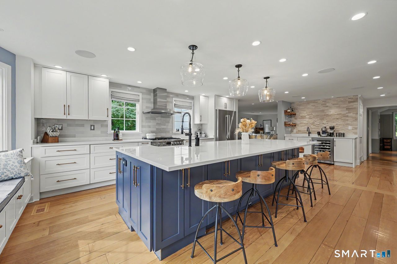 211 Laurel Road