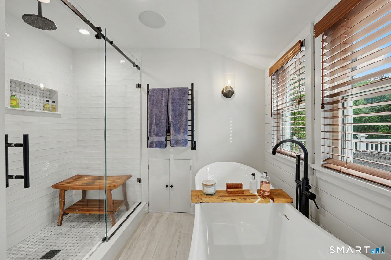 211 Laurel Road