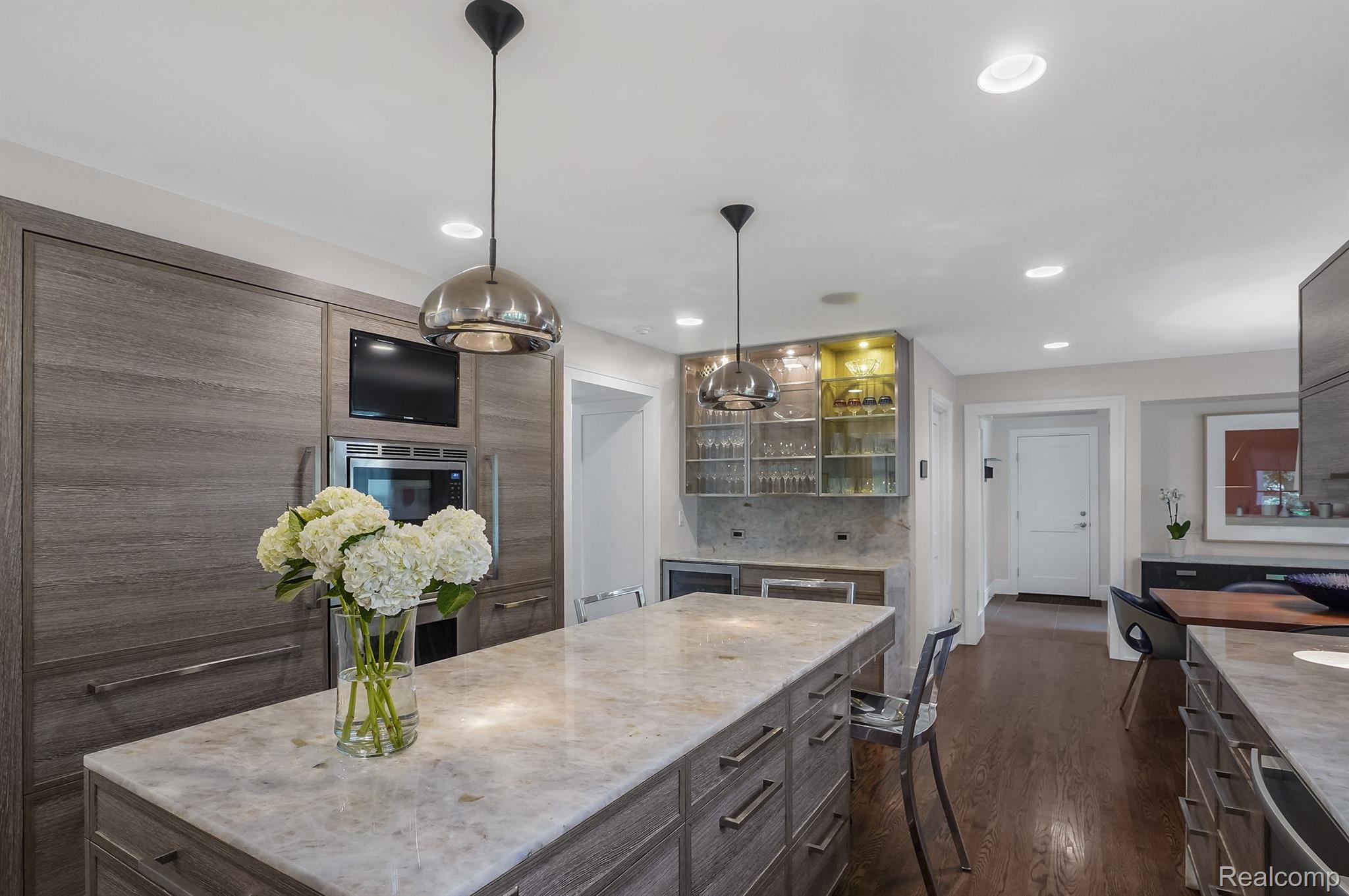 908 CHESTERFIELD Avenue