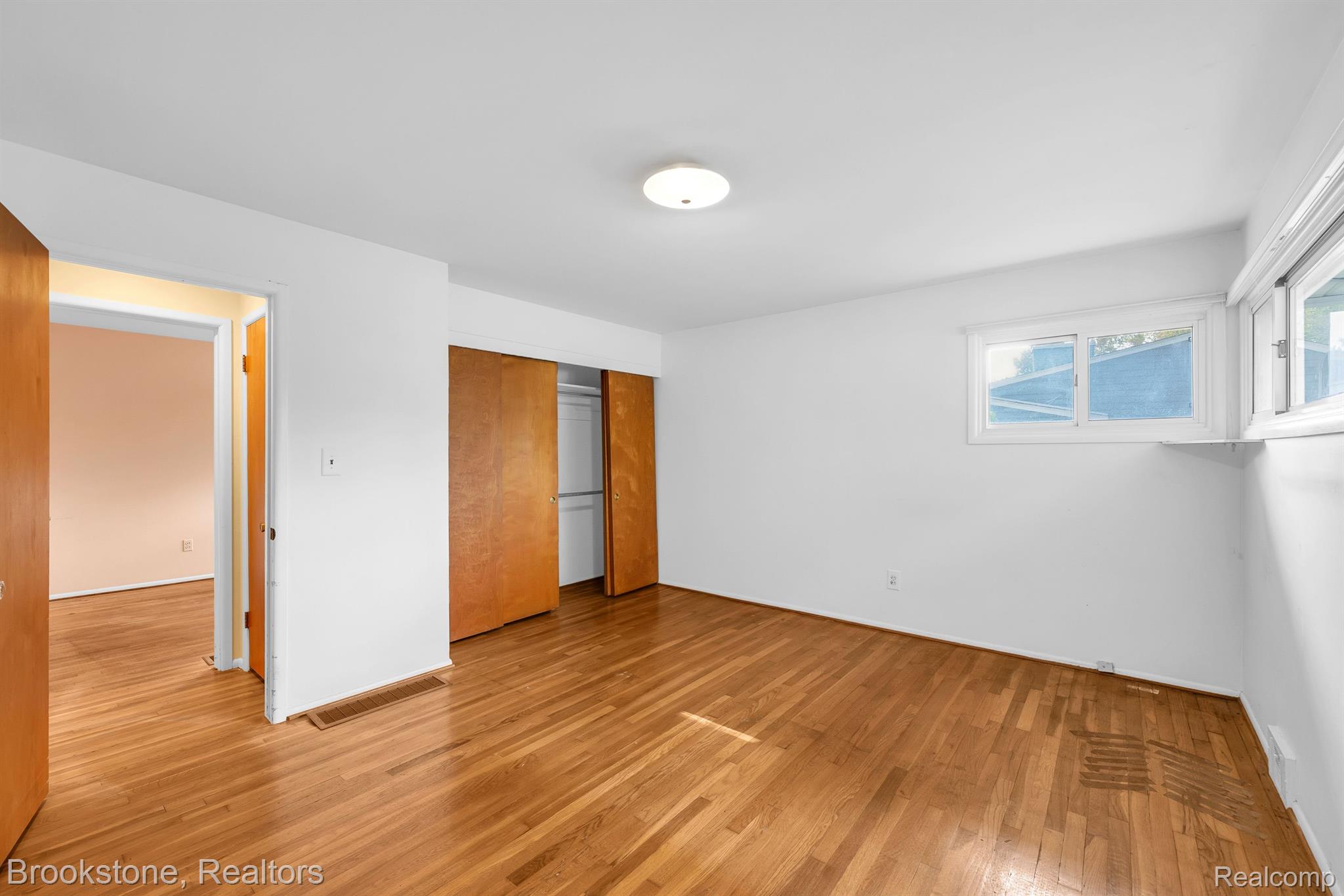 305 ROANOKE Drive