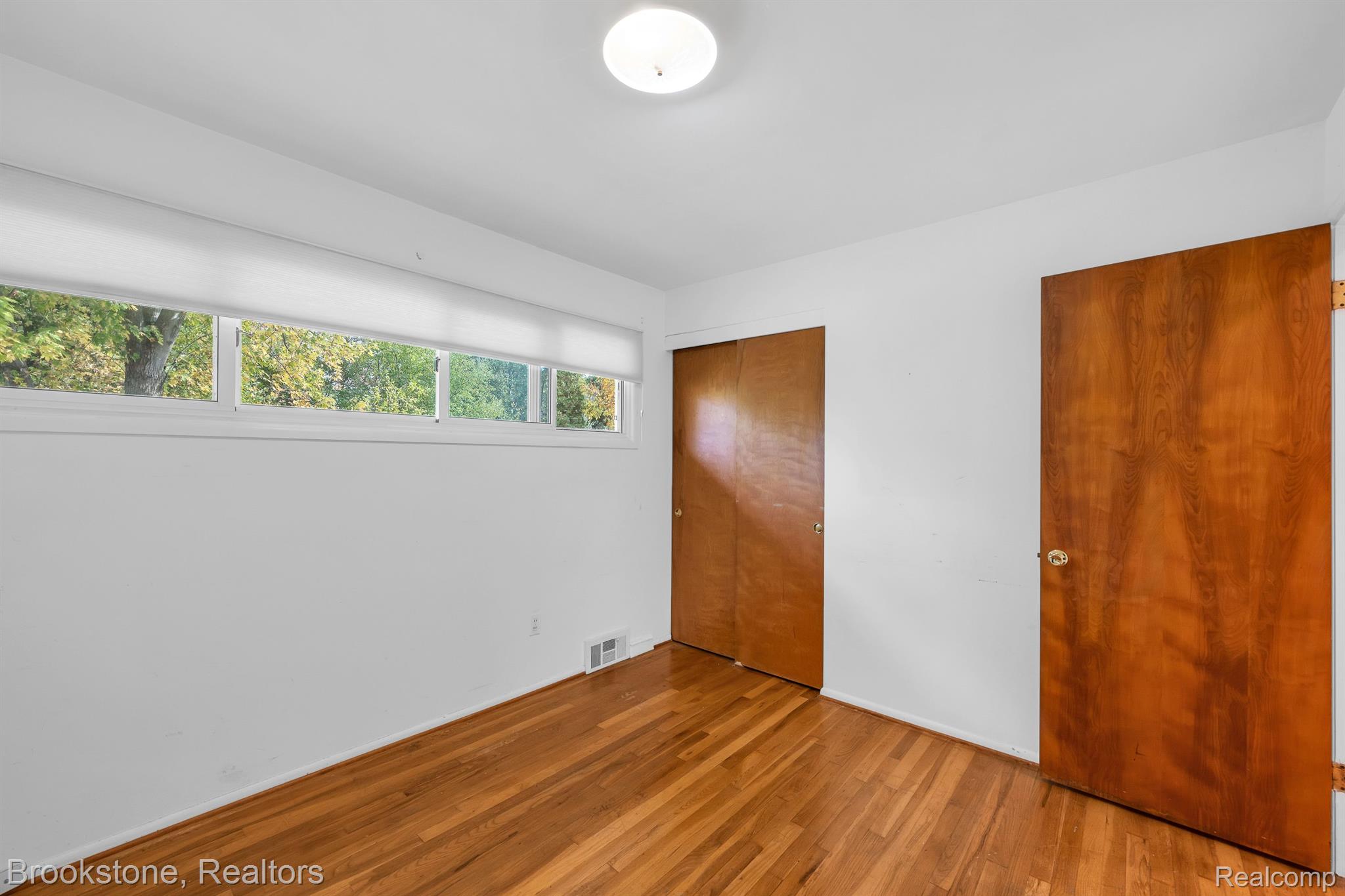 305 ROANOKE Drive