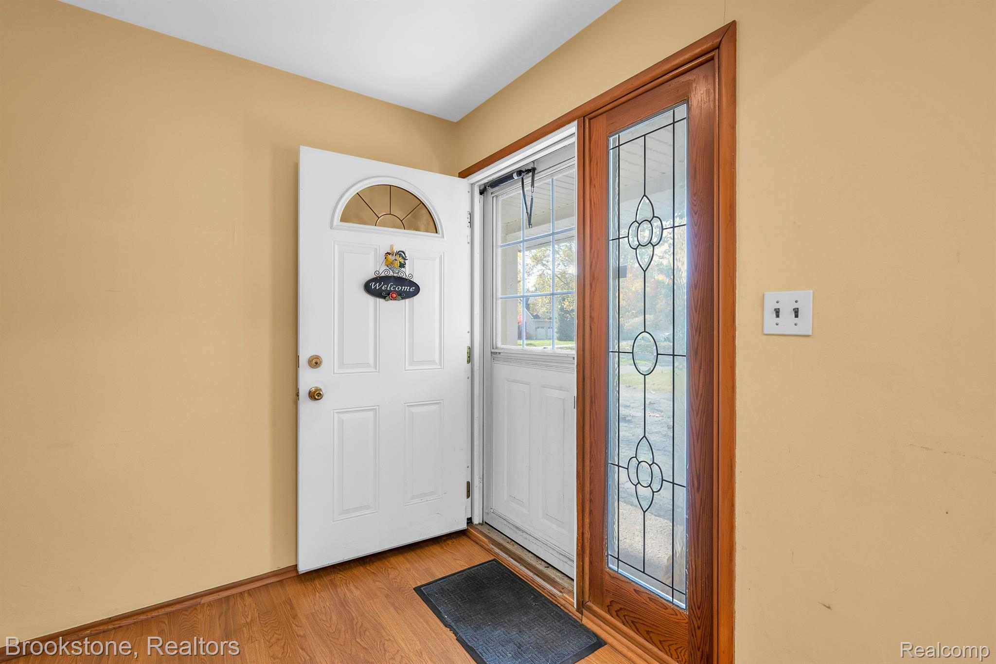 305 ROANOKE Drive