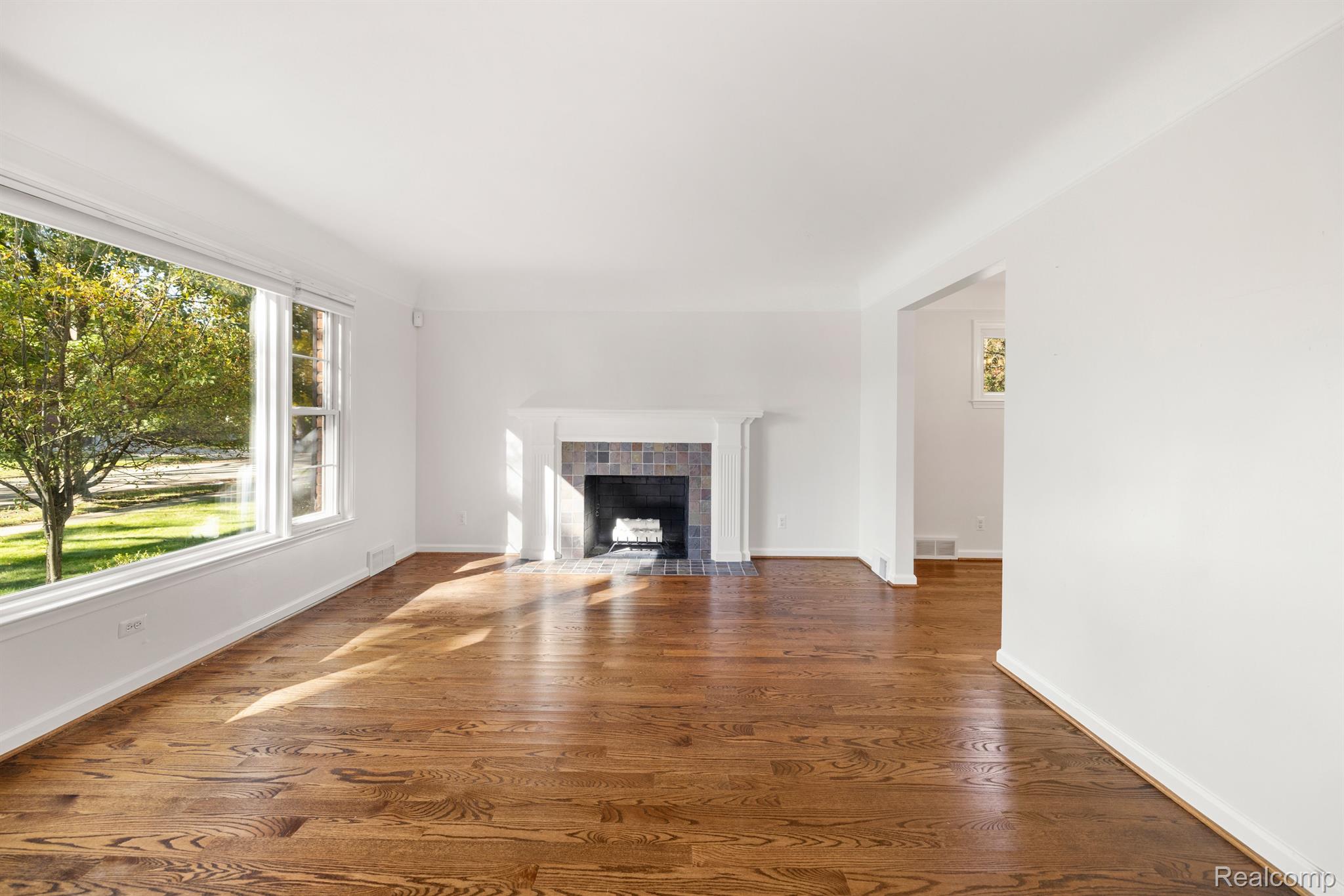 4436 ARLINGTON Drive