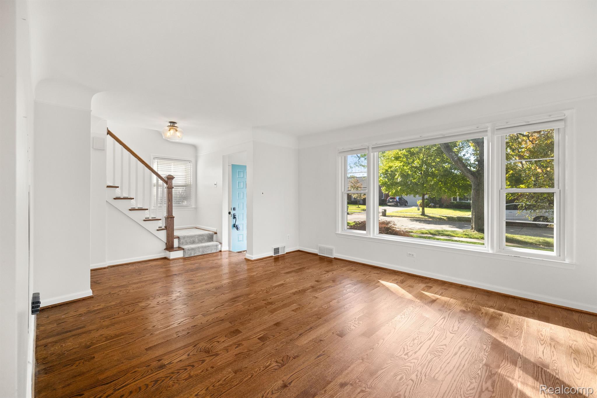 4436 ARLINGTON Drive