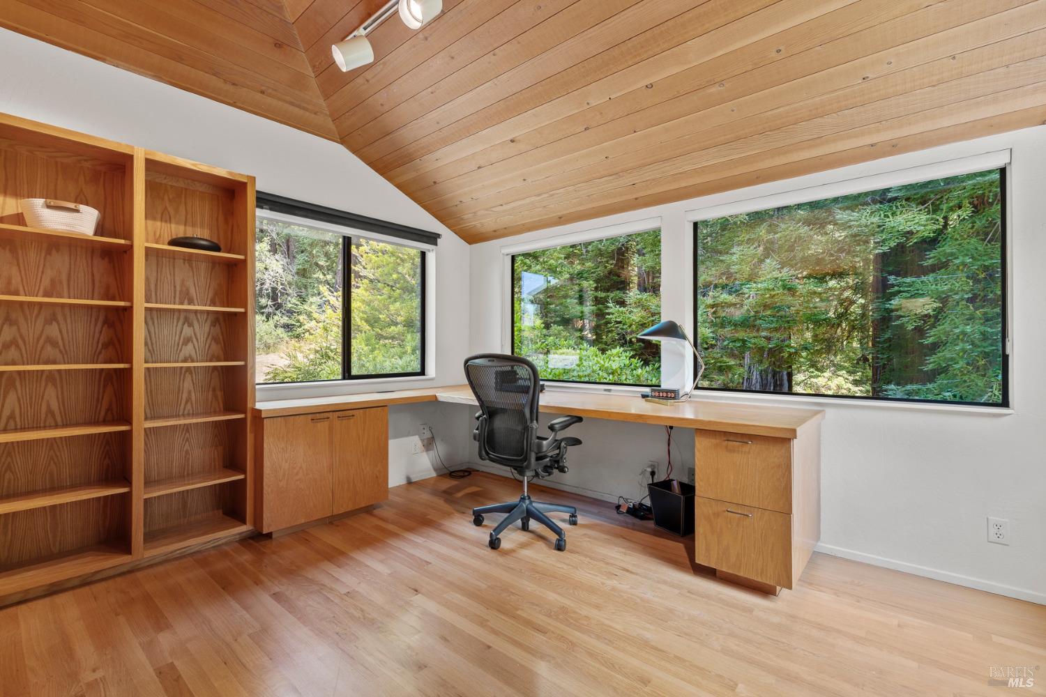 37190 Rams Horn Reach