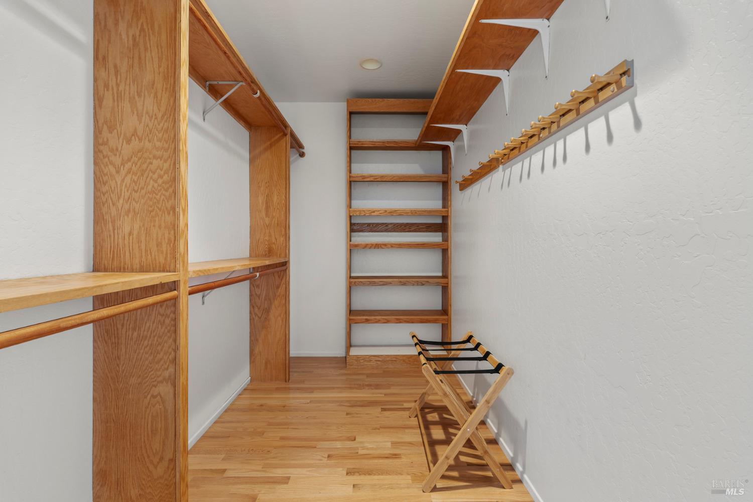 37190 Rams Horn Reach