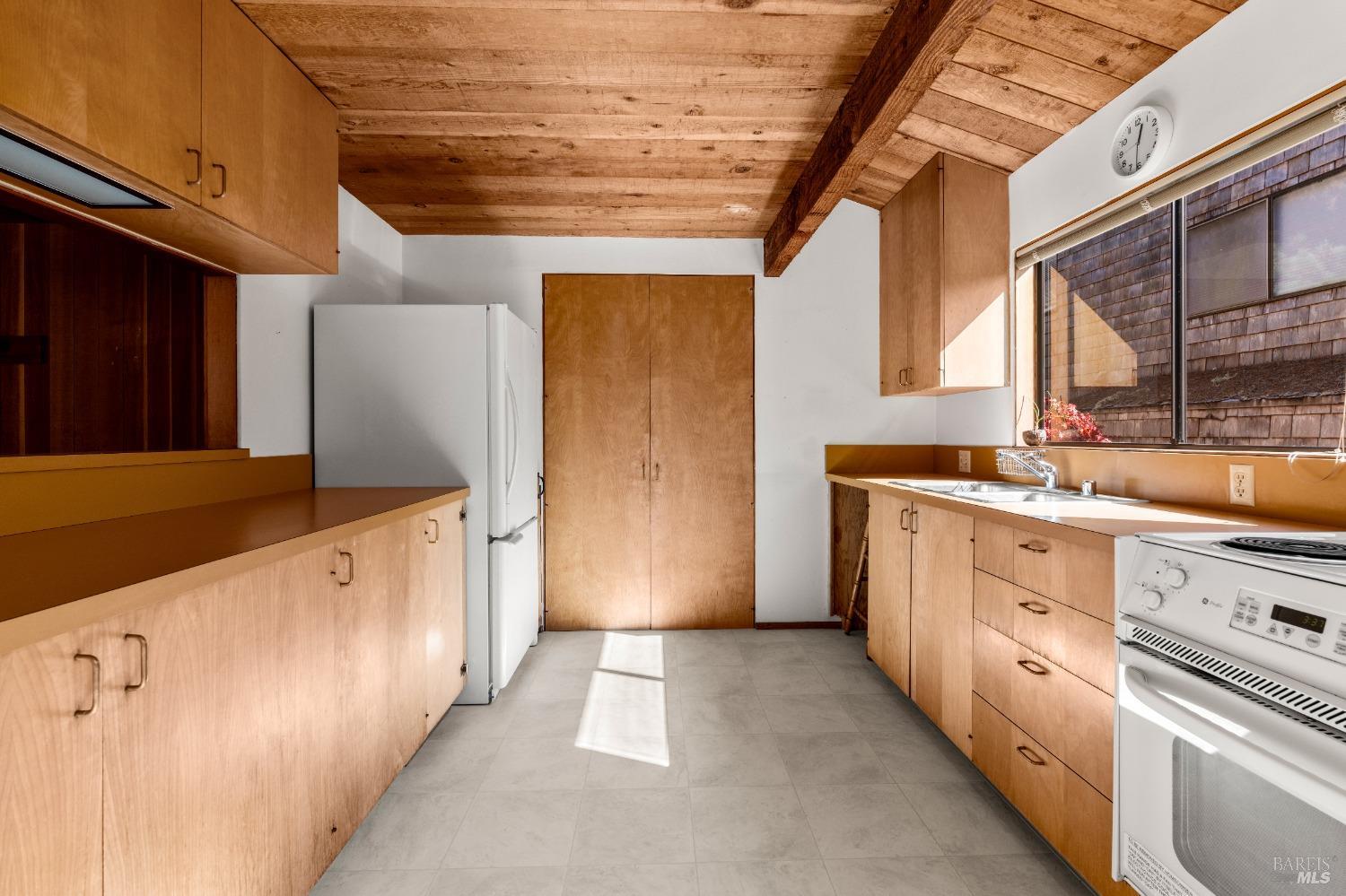 350 Madrone Mdw