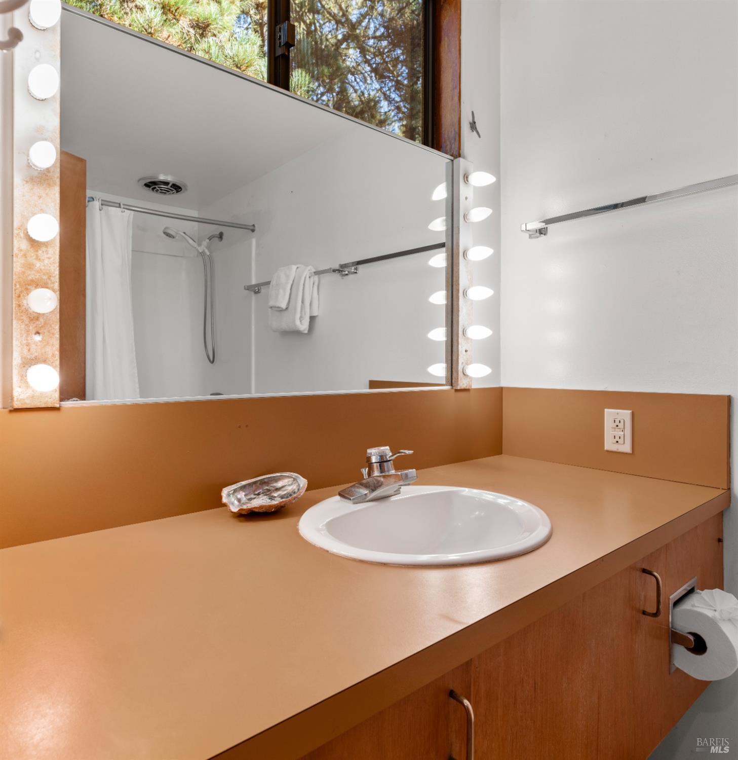 350 Madrone Mdw