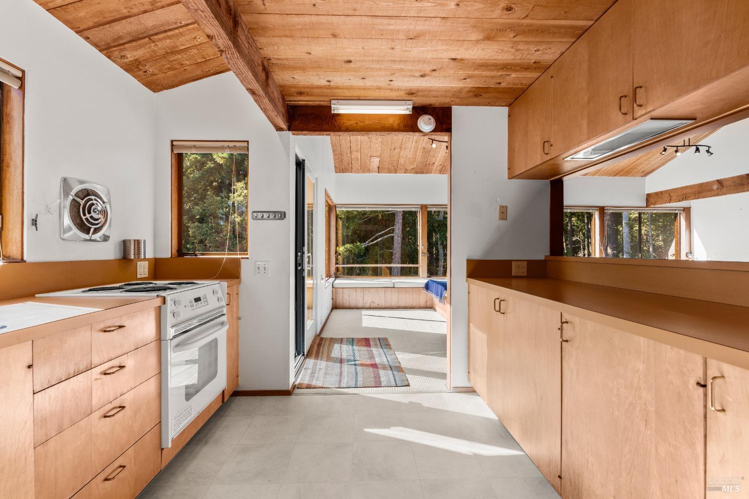 350 Madrone Mdw
