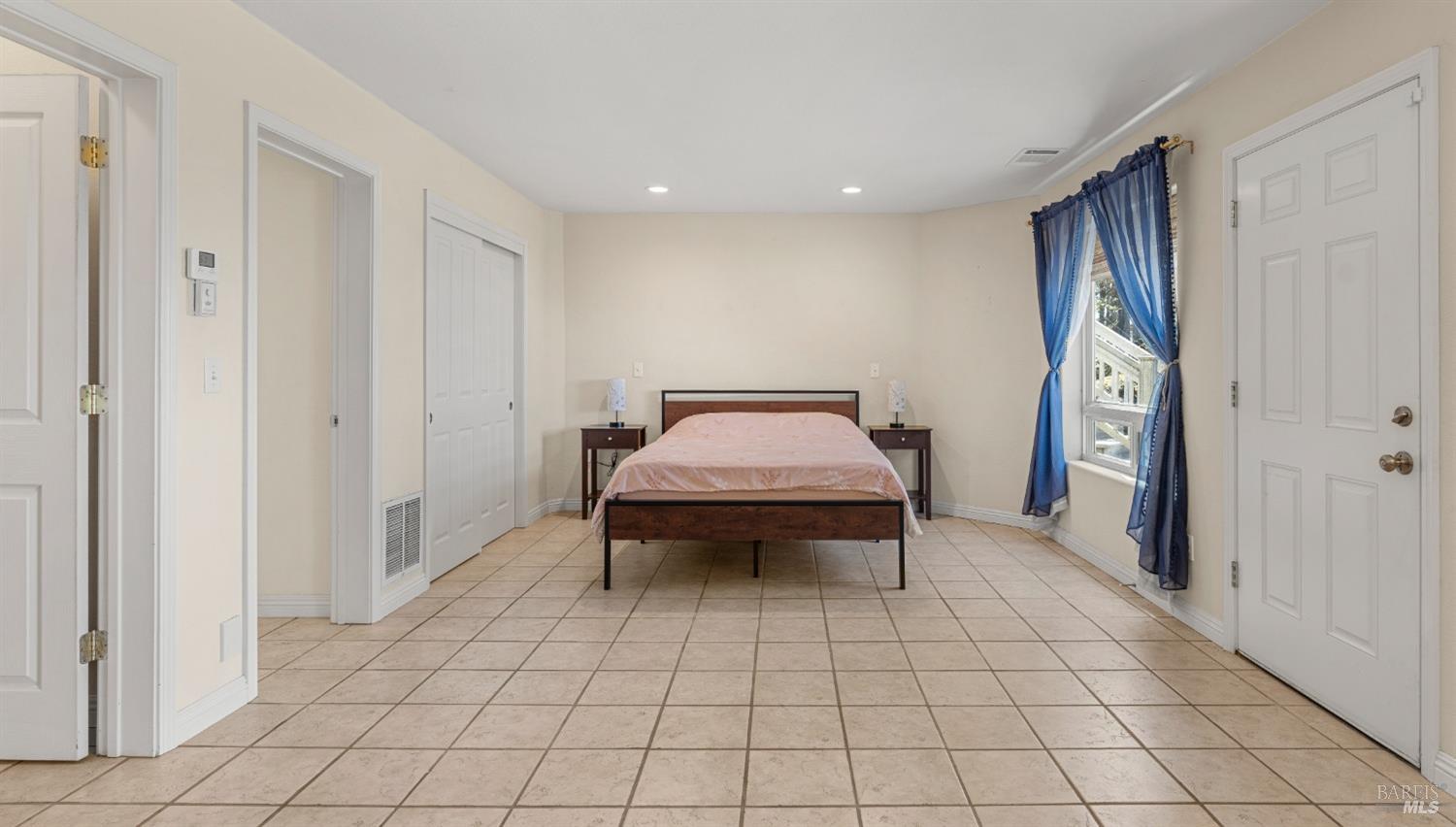21999 Smith Ct