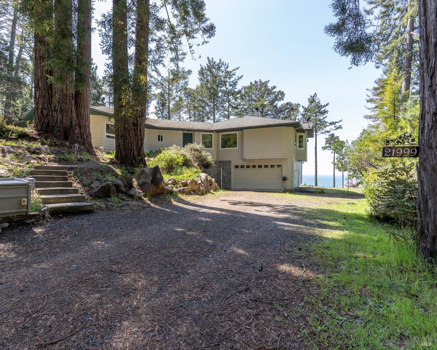 21999 Smith Ct