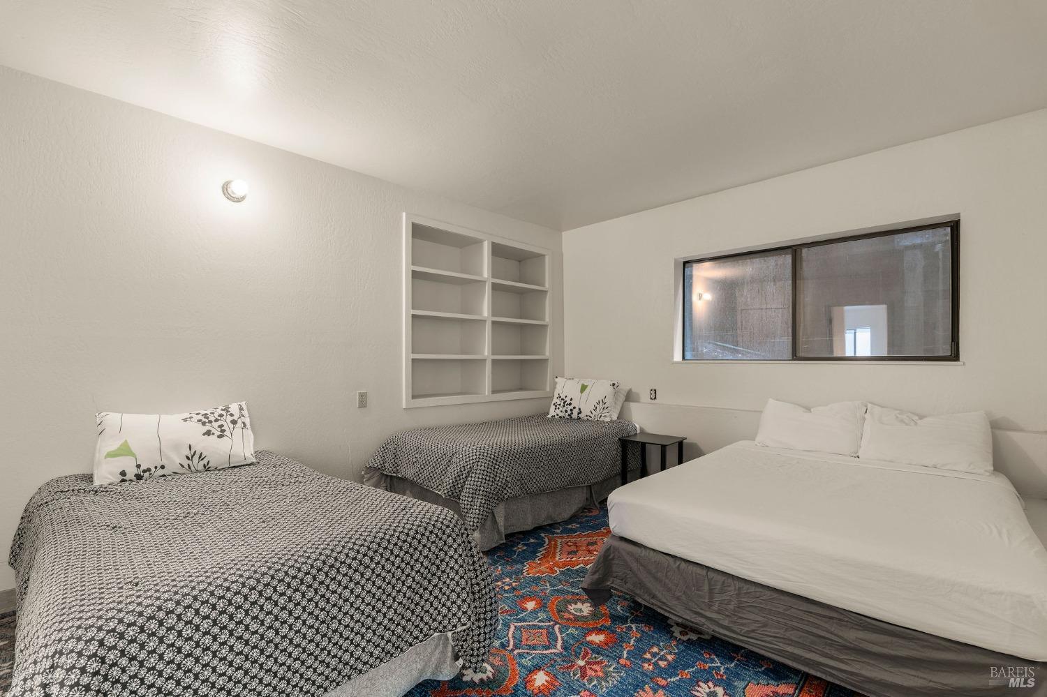 384 Madrone Mdw