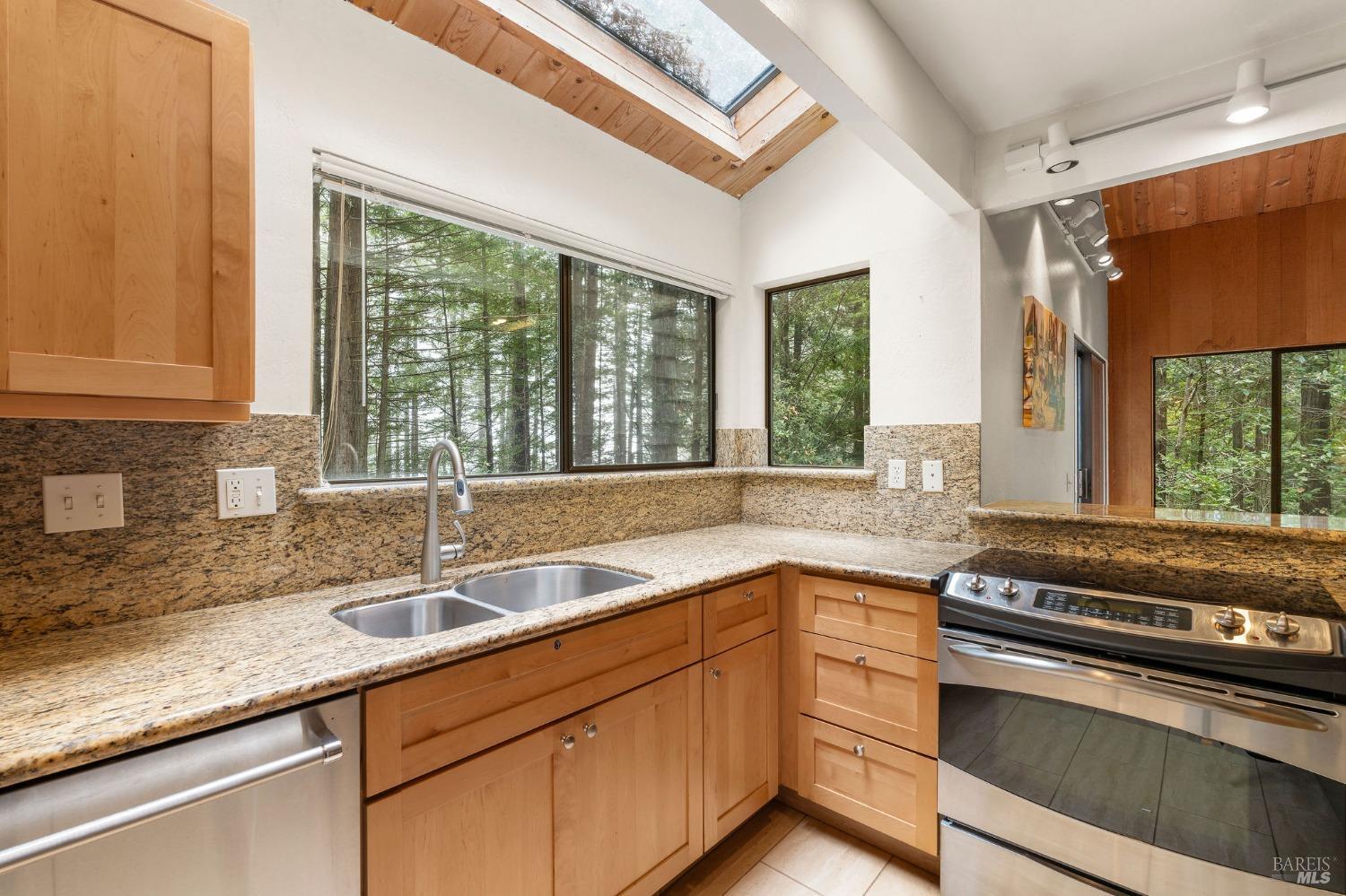 384 Madrone Mdw