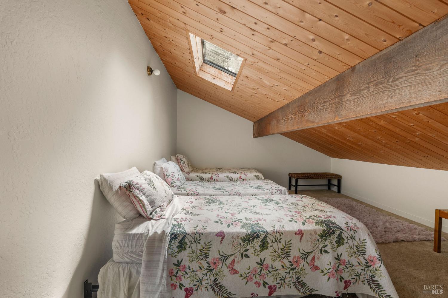 384 Madrone Mdw