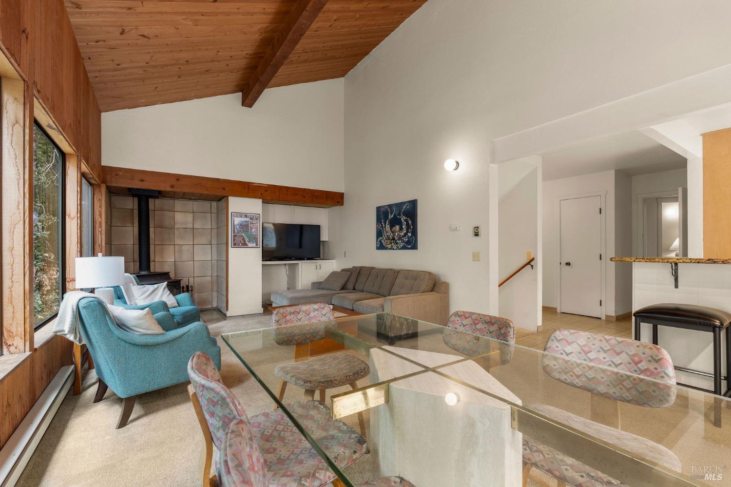 384 Madrone Mdw