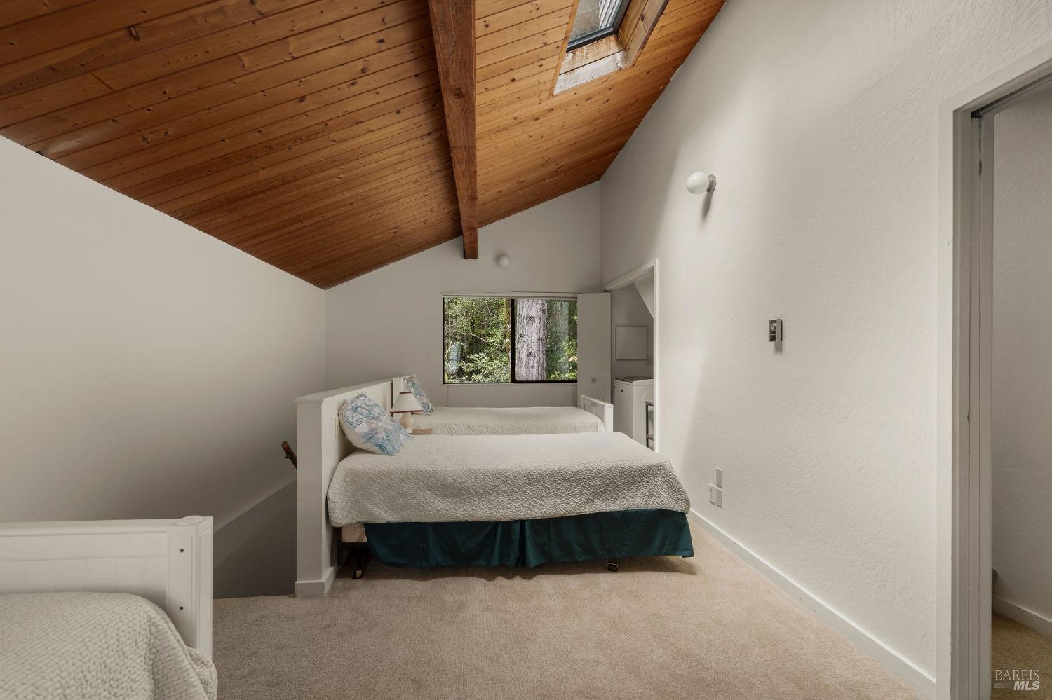 384 Madrone Mdw