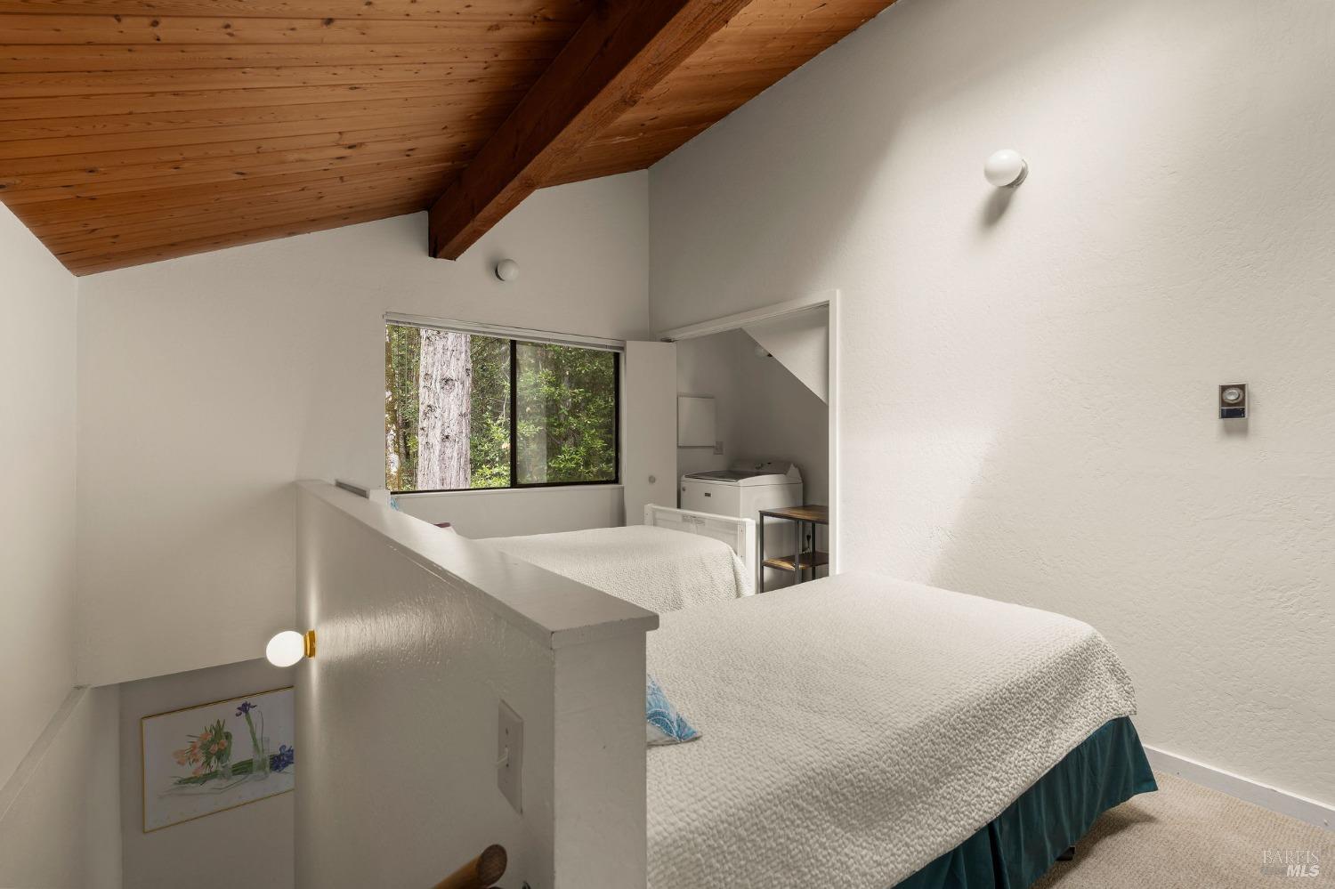 384 Madrone Mdw