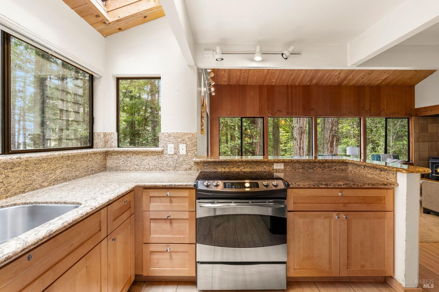 384 Madrone Mdw