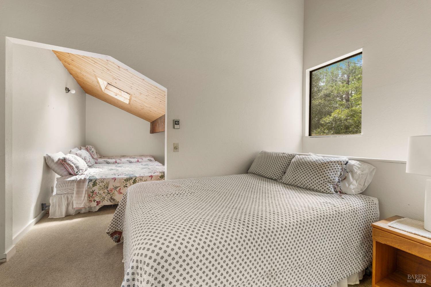 384 Madrone Mdw