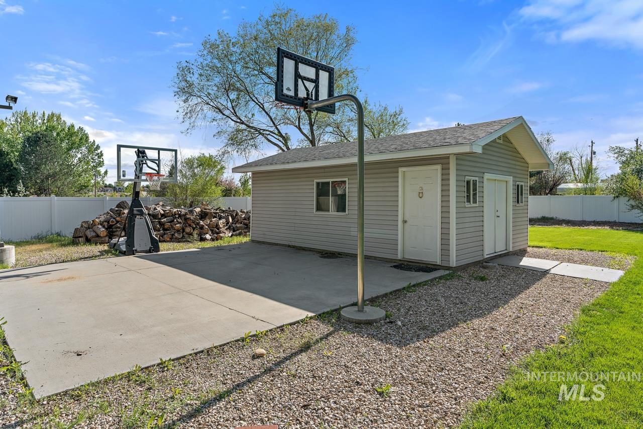 3565 S Waldon