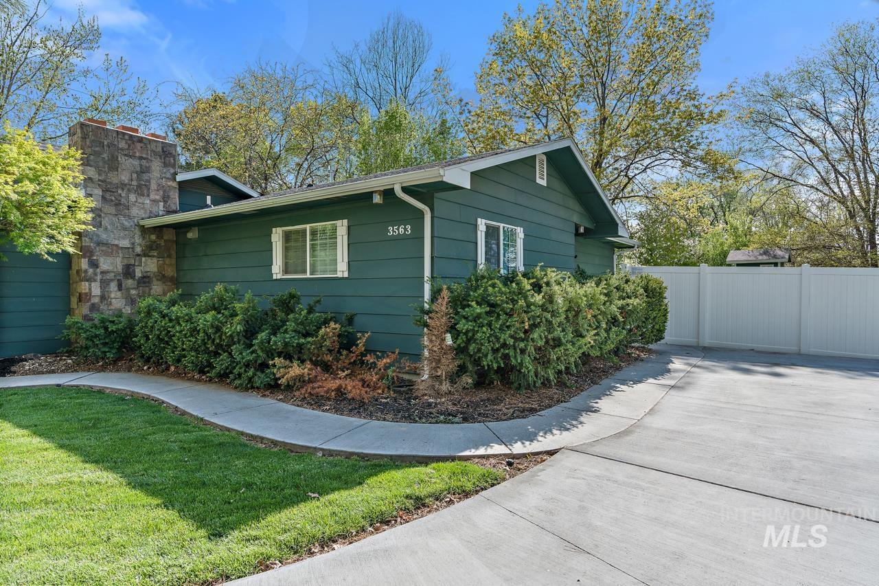 3565 S Waldon