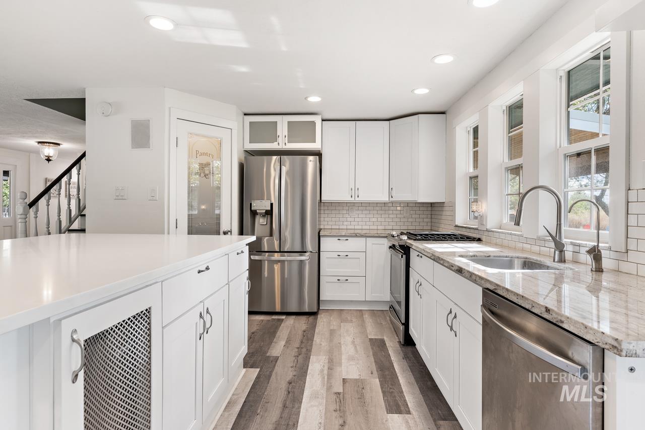 3565 S Waldon