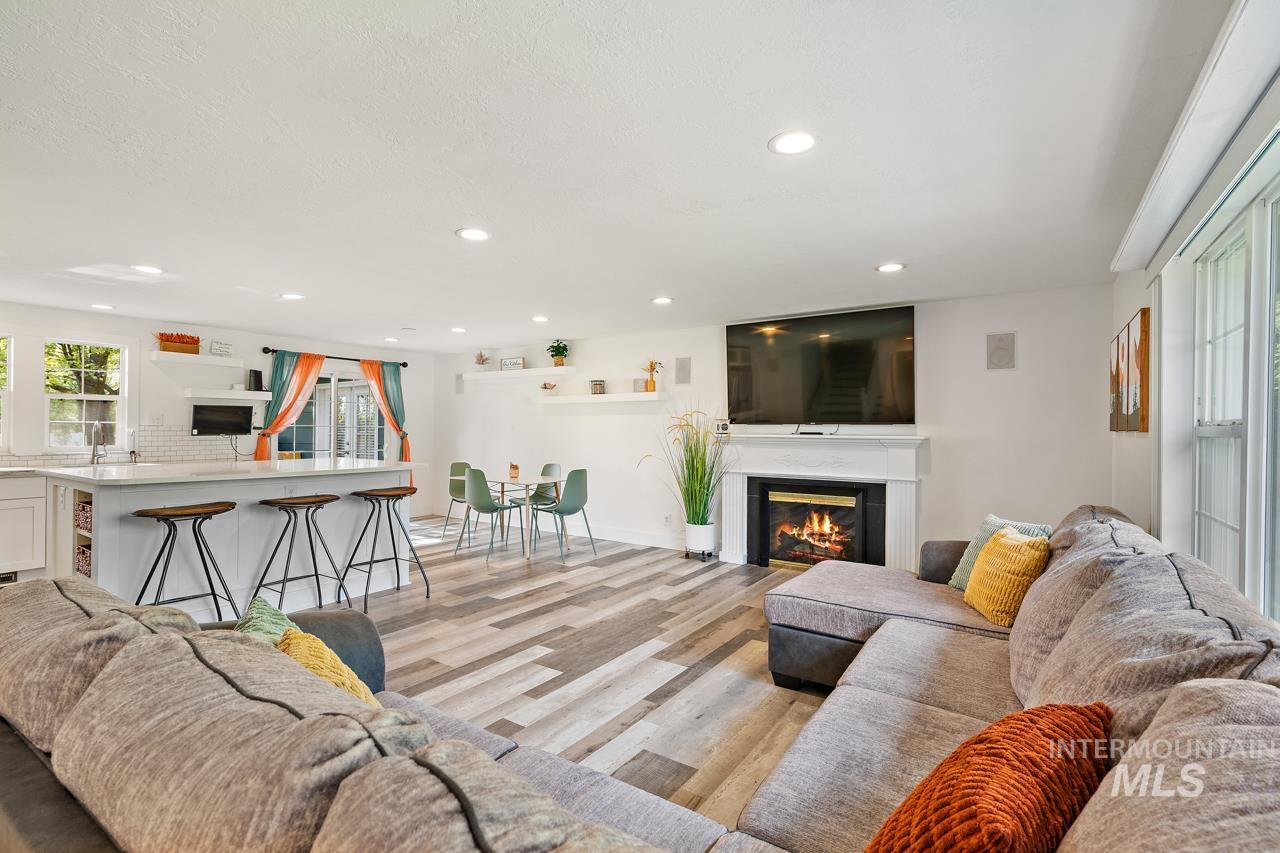 3565 S Waldon