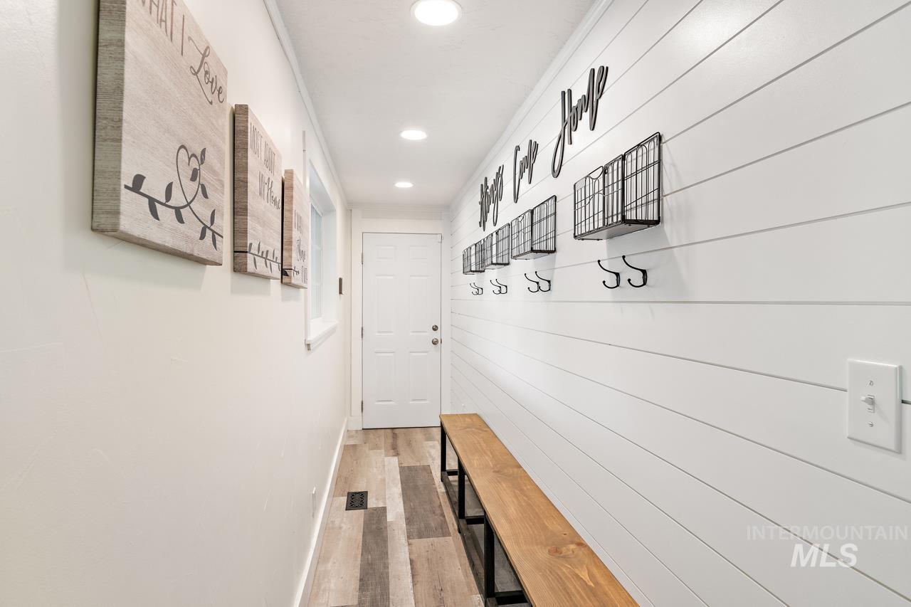3565 S Waldon